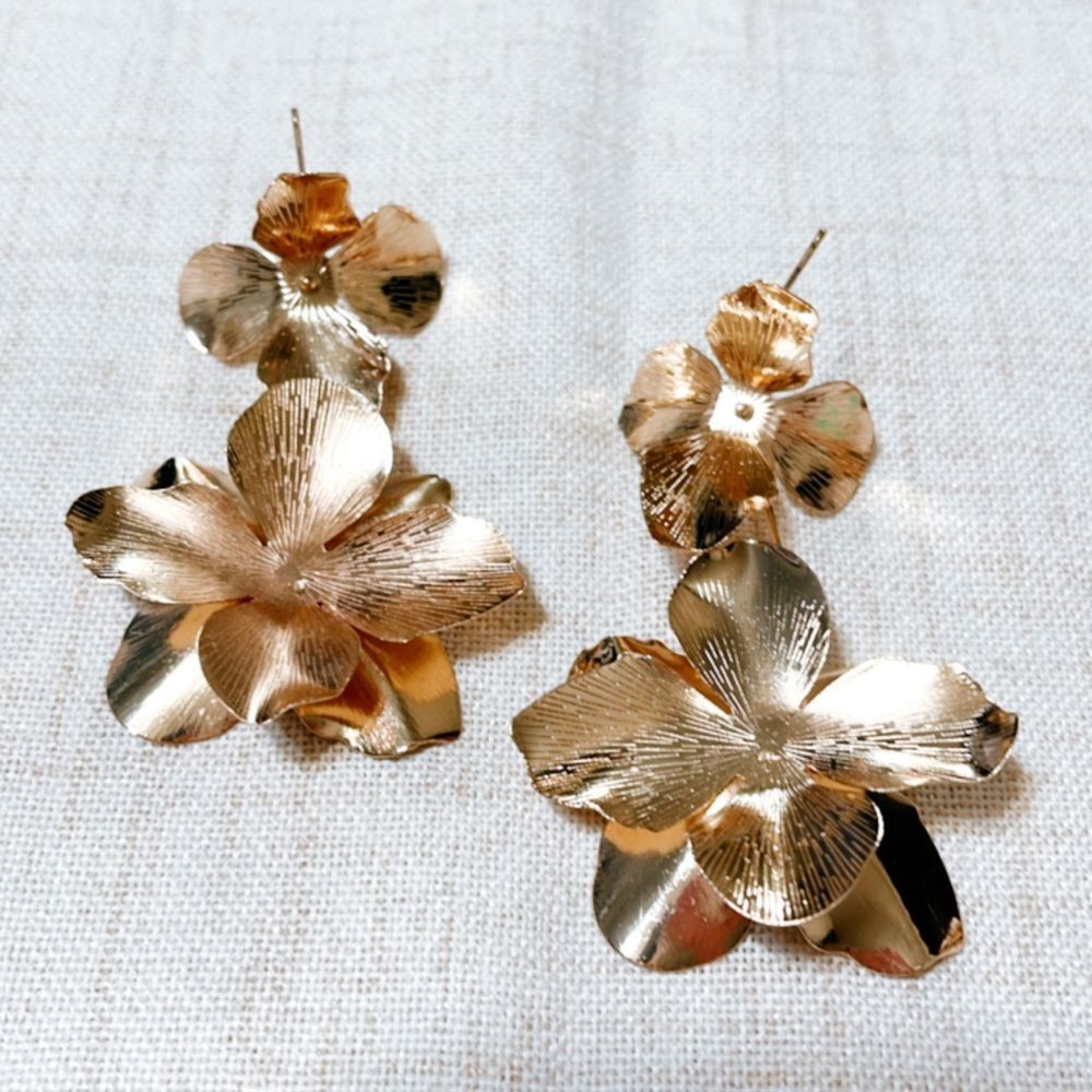 Zara Gold Floral Earrings Yellow Gold - Picture 6 of 7